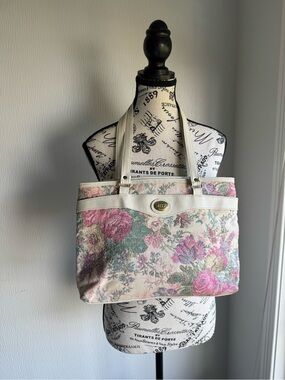 Floral Tapestry Tote with Cream Trim made in the 80s vintage Mitzi